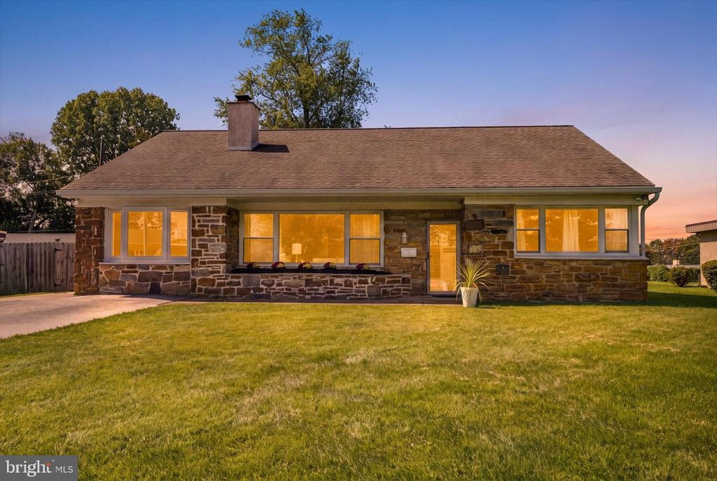 2116 BOXWOOD DR, Broomall, PA 19008