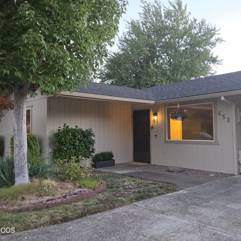 632 SW Sunwood Way, Grants Pass, OR 97526
