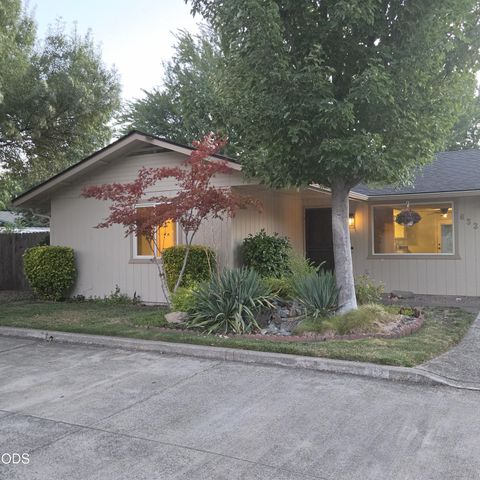 632 SW Sunwood Way, Grants Pass, OR 97526