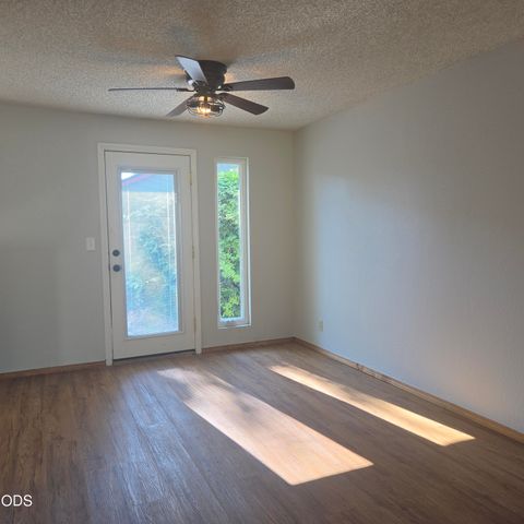 632 SW Sunwood Way, Grants Pass, OR 97526
