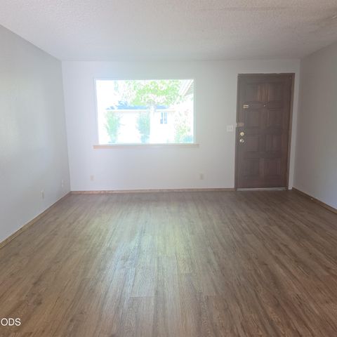 632 SW Sunwood Way, Grants Pass, OR 97526