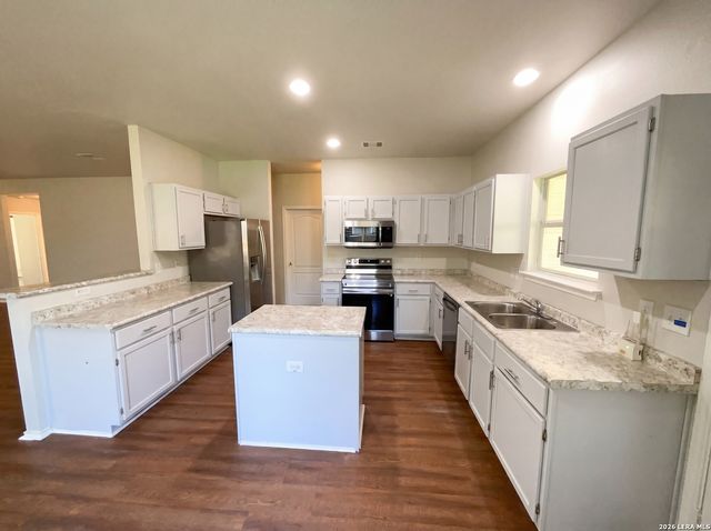 668 LYNX MTN, San Antonio, TX 78251