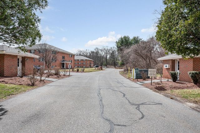 18 Leonard Rd 18, Boxborough, MA 01719