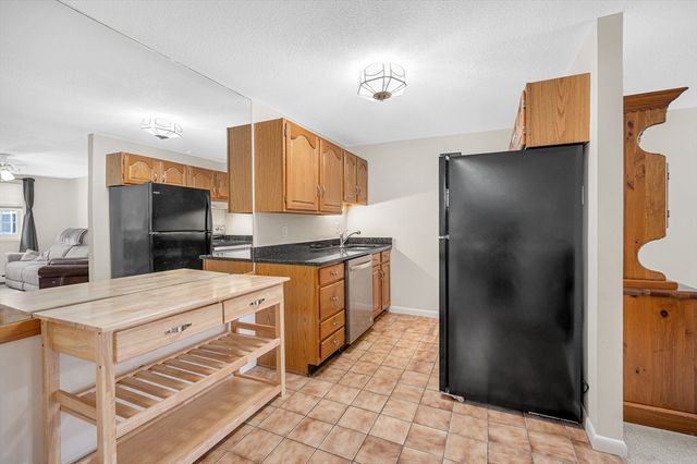 18 Leonard Rd 18, Boxborough, MA 01719