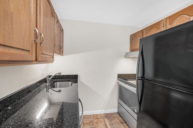 18 Leonard Rd 18, Boxborough, MA 01719