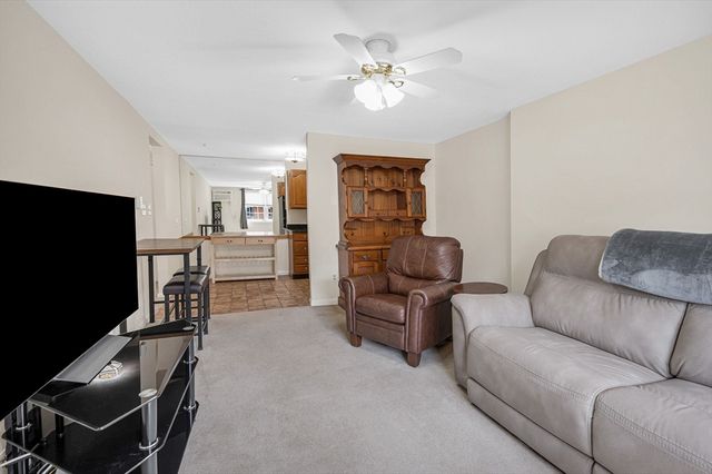 18 Leonard Rd 18, Boxborough, MA 01719