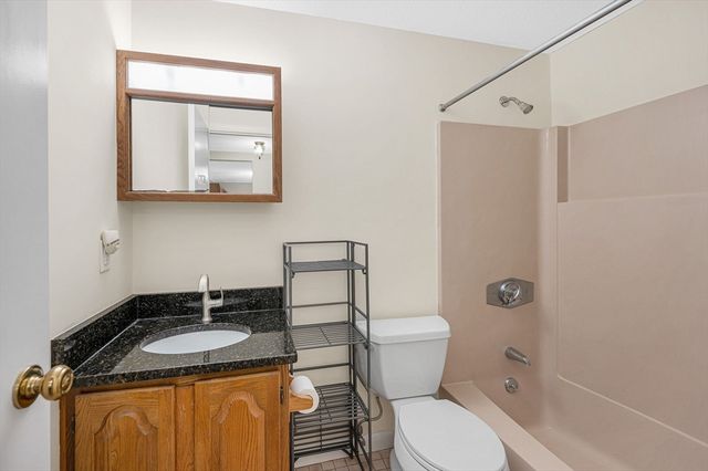 18 Leonard Rd 18, Boxborough, MA 01719