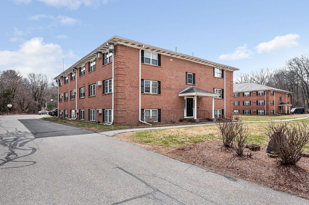 18 Leonard Rd 18, Boxborough, MA 01719