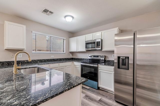 9425 W Wilshire Avenue, Phoenix, AZ 85037