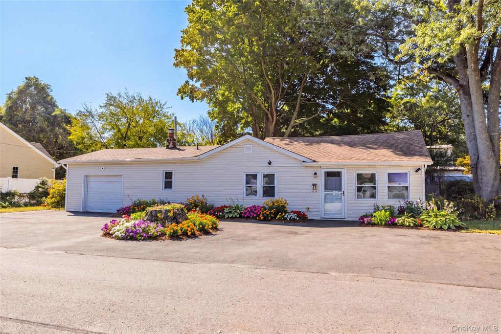 20 Buchanan Avenue, Wheatley Heights, NY 11798 — exterior