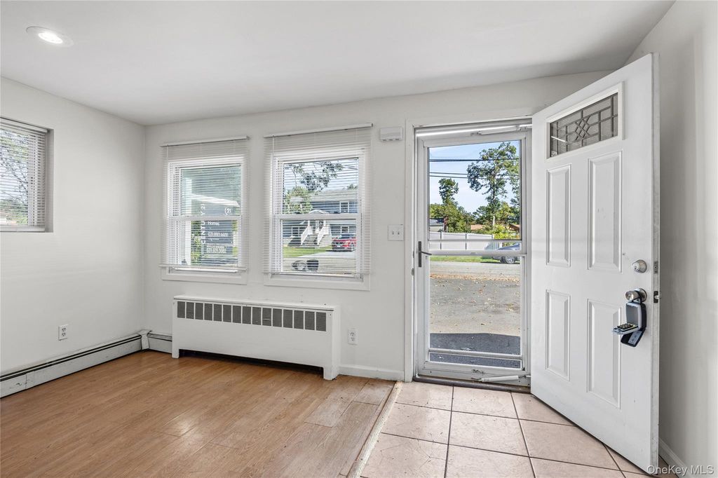 20 Buchanan Avenue, Wheatley Heights, NY 11798 — photo 3