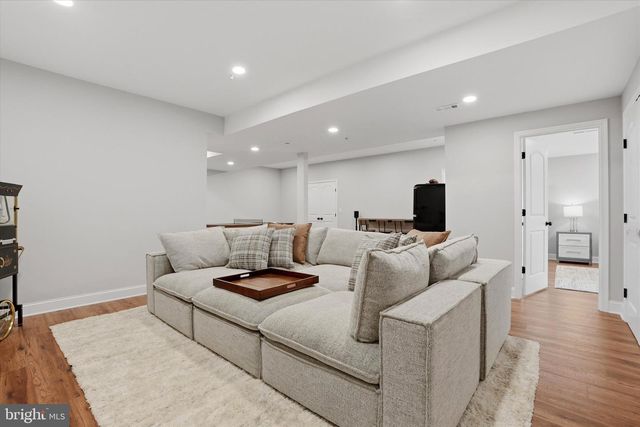 320 WHITEMARSH DR, Flourtown, PA 19031