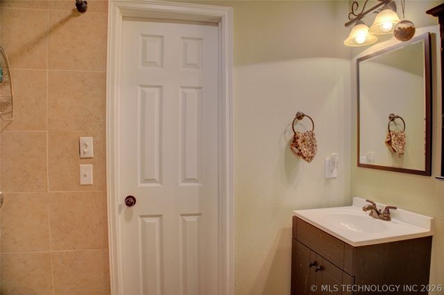 7428 E 68th Street, Tulsa, OK 74133