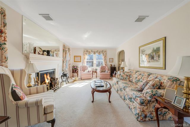 15 Seeley Court, Malverne, NY 11565