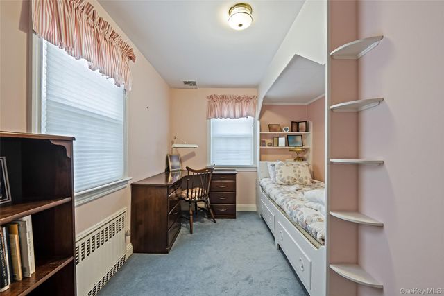 15 Seeley Court, Malverne, NY 11565