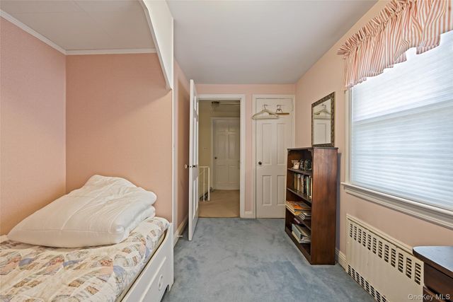 15 Seeley Court, Malverne, NY 11565