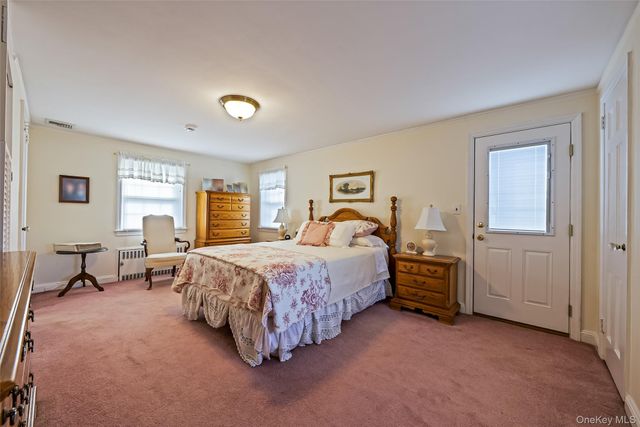 15 Seeley Court, Malverne, NY 11565