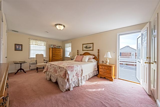 15 Seeley Court, Malverne, NY 11565