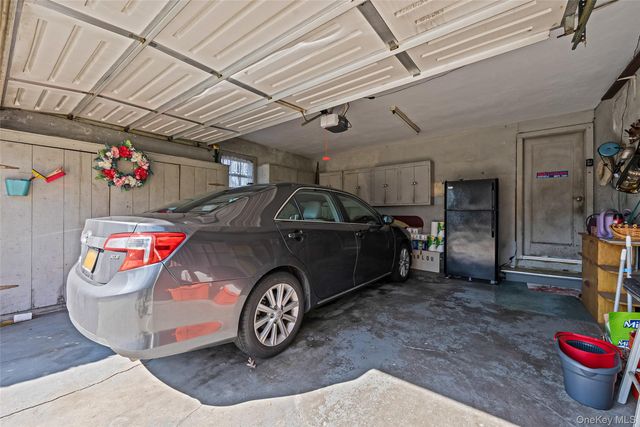 15 Seeley Court, Malverne, NY 11565