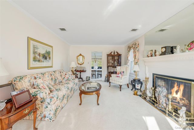 15 Seeley Court, Malverne, NY 11565