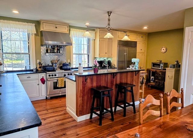 14 South St, Grafton, MA 01519
