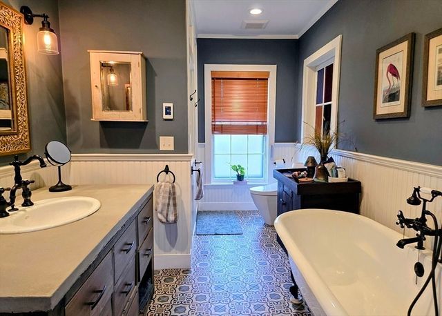14 South St, Grafton, MA 01519