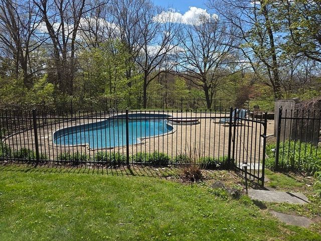 14 South St, Grafton, MA 01519