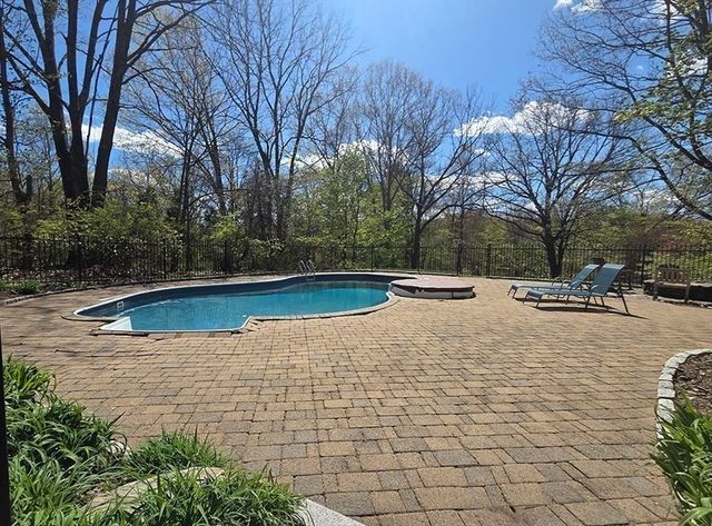 14 South St, Grafton, MA 01519