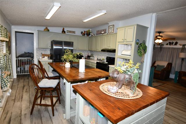 101 Pinewood Drive, Shepherd, TX 77371