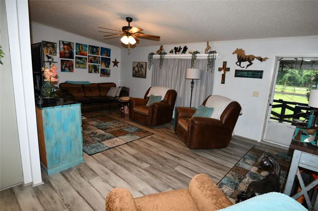 101 Pinewood Drive, Shepherd, TX 77371