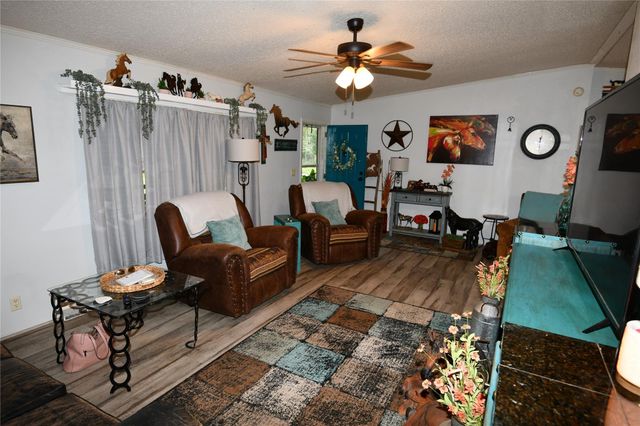 101 Pinewood Drive, Shepherd, TX 77371