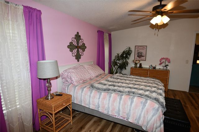 101 Pinewood Drive, Shepherd, TX 77371