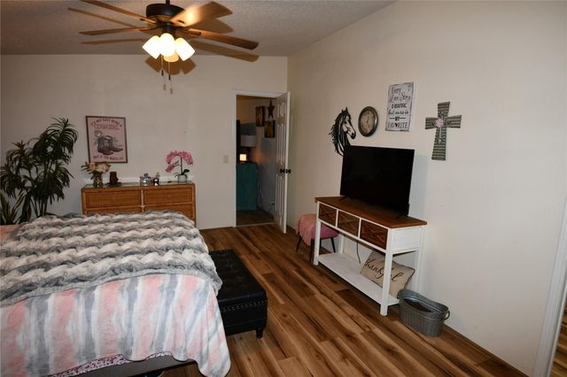 101 Pinewood Drive, Shepherd, TX 77371