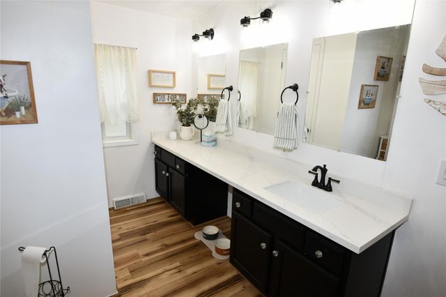 101 Pinewood Drive, Shepherd, TX 77371