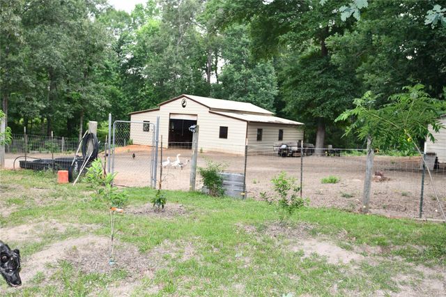 101 Pinewood Drive, Shepherd, TX 77371