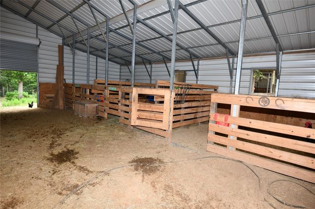 101 Pinewood Drive, Shepherd, TX 77371