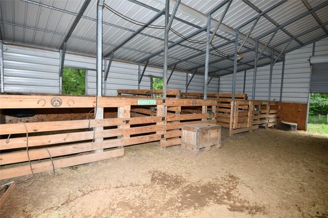101 Pinewood Drive, Shepherd, TX 77371