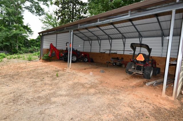 101 Pinewood Drive, Shepherd, TX 77371