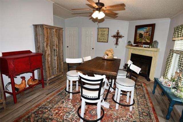 101 Pinewood Drive, Shepherd, TX 77371
