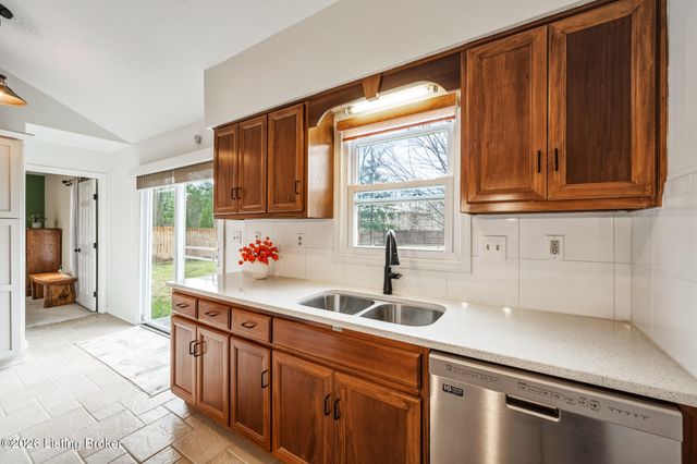 4015 Handley Ave, Louisville, KY 40218