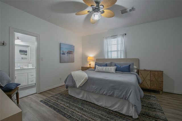 318 Sunset Circle, Tiki Island, TX 77554