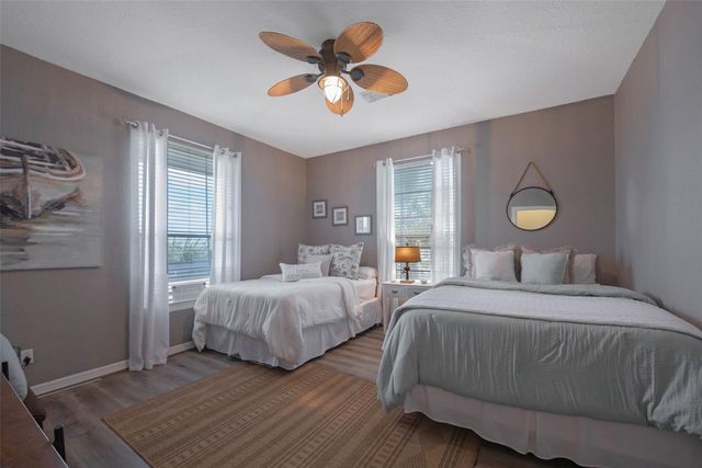 318 Sunset Circle, Tiki Island, TX 77554