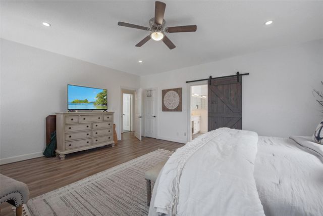 318 Sunset Circle, Tiki Island, TX 77554