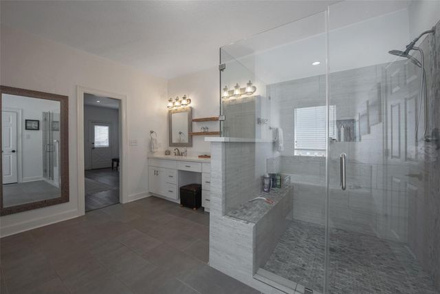 318 Sunset Circle, Tiki Island, TX 77554