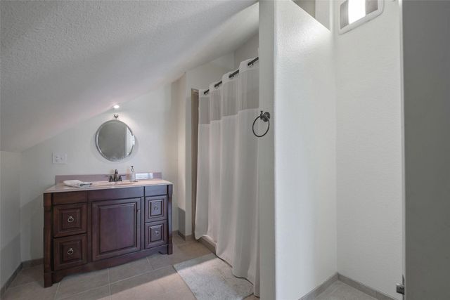 318 Sunset Circle, Tiki Island, TX 77554
