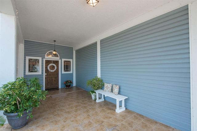 318 Sunset Circle, Tiki Island, TX 77554
