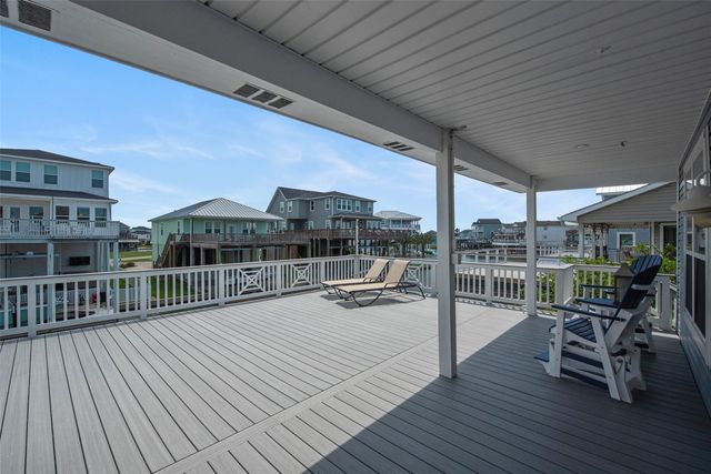 318 Sunset Circle, Tiki Island, TX 77554