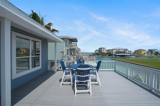 318 Sunset Circle, Tiki Island, TX 77554
