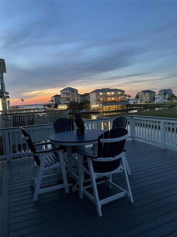 318 Sunset Circle, Tiki Island, TX 77554