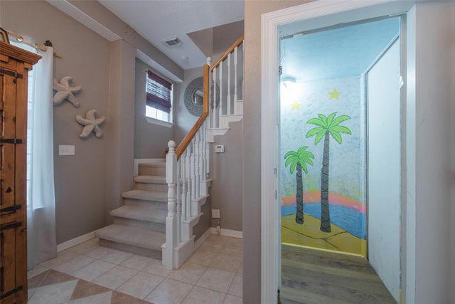 318 Sunset Circle, Tiki Island, TX 77554